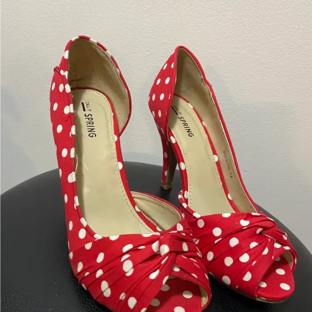 Polka-dot red heels size 7 1/2